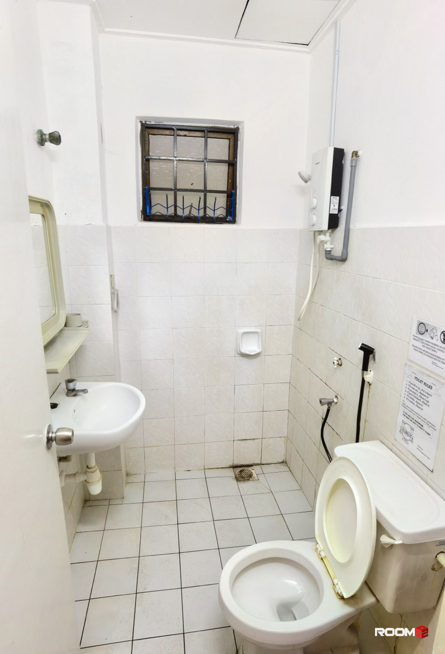🔐 Private Middle Room Rent in BU10, Bandar Utama 🏠 3mins to Centrepoint Bandar Utama ⏱️