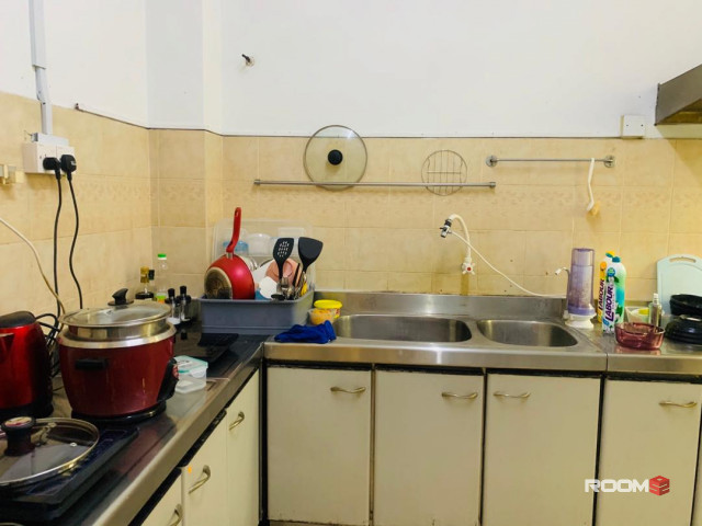 🔐 Private Middle Room Rent in BU10, Bandar Utama 🏠 3mins to Centrepoint Bandar Utama ⏱️