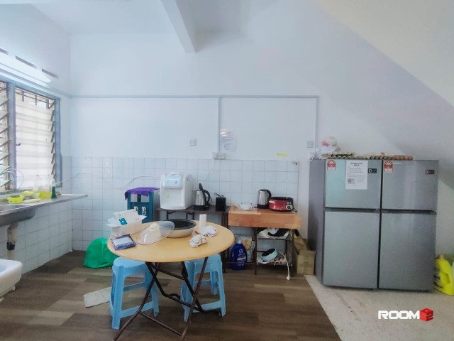 Female Unit available✨ SS2 walking distance to bus stop🚌 Ready for rent✨