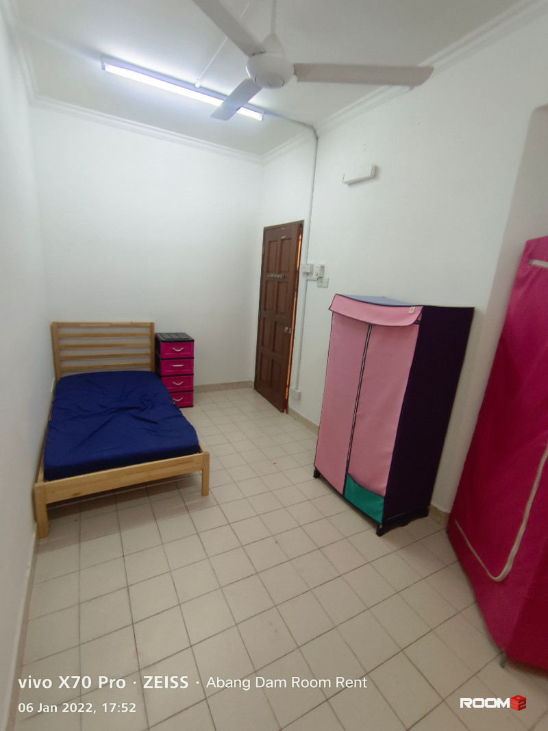 🔐 Private Middle Room Rent in BU10, Bandar Utama 🏠 3mins to Centrepoint Bandar Utama ⏱️