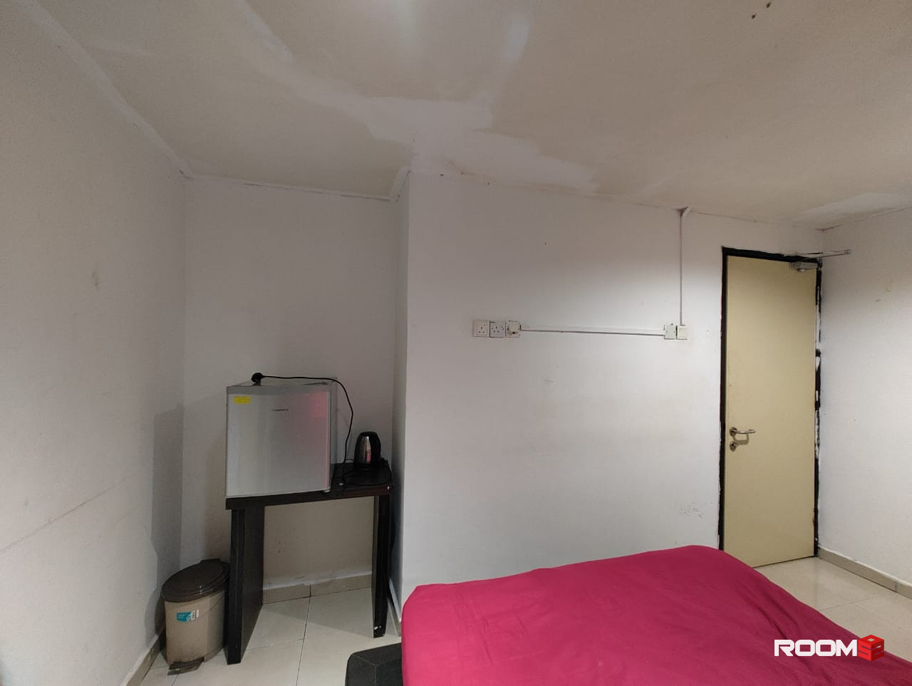 🏨 Hotel concept @ The Strand Mall 🛏️🚿 Steps from MRT Surian 🚶‍♂️✨  Experience a Queen Size Bed & Private Bathroom! �