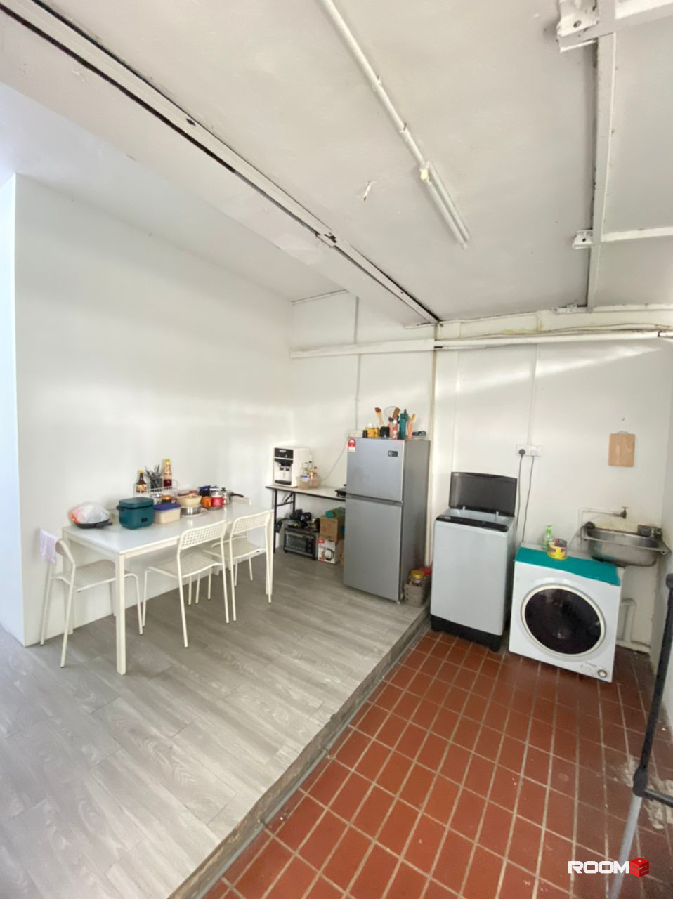 Walking Distance to INTI College & LRT Station. Middle Room Rent in SS15, Subang Jaya