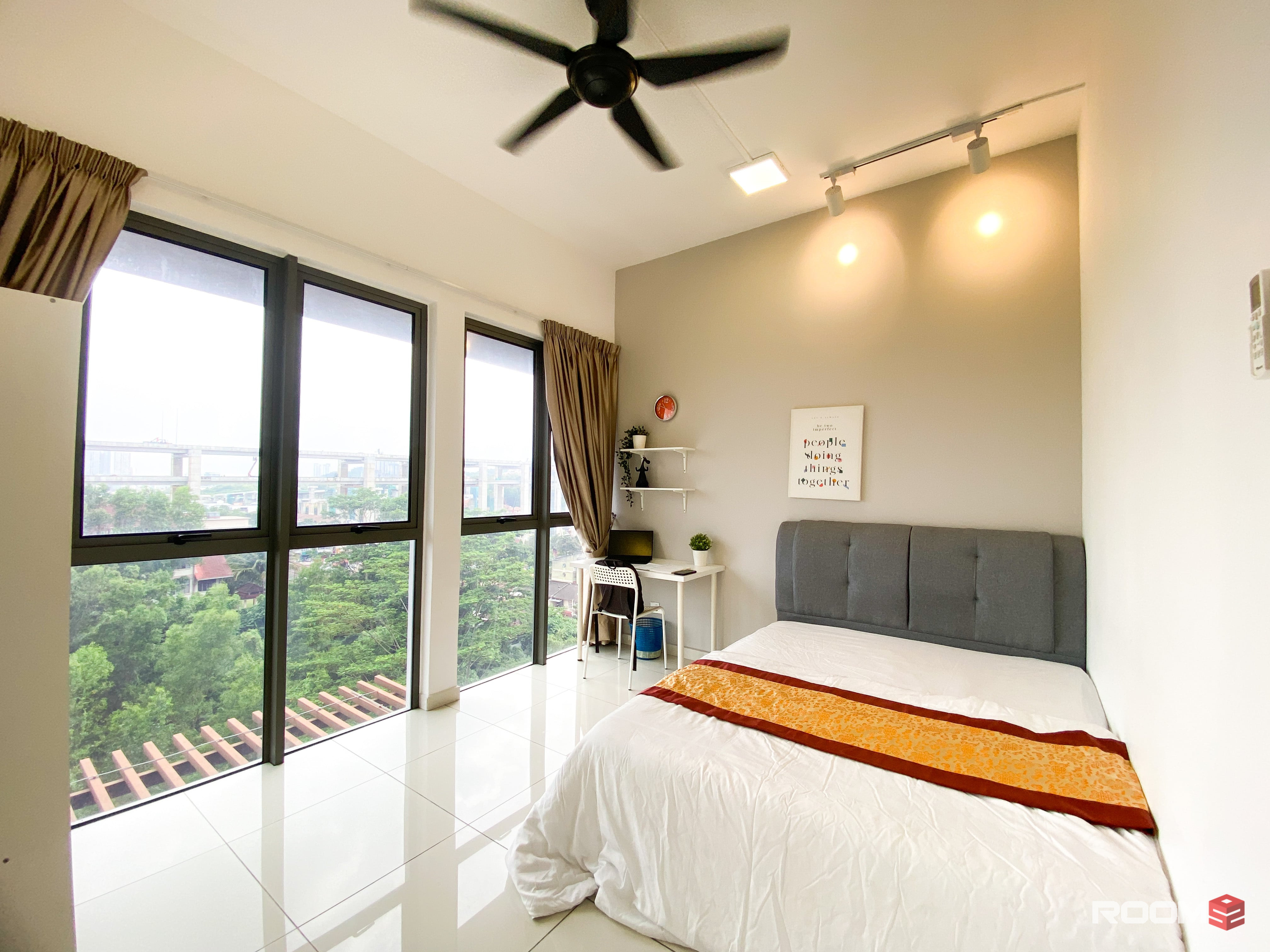 MRT Taman Connaught UCSI Nearby Middle Room for RENT!