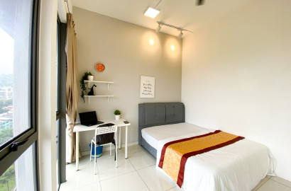 MRT Taman Connaught UCSI Nearby Middle Room for RENT!