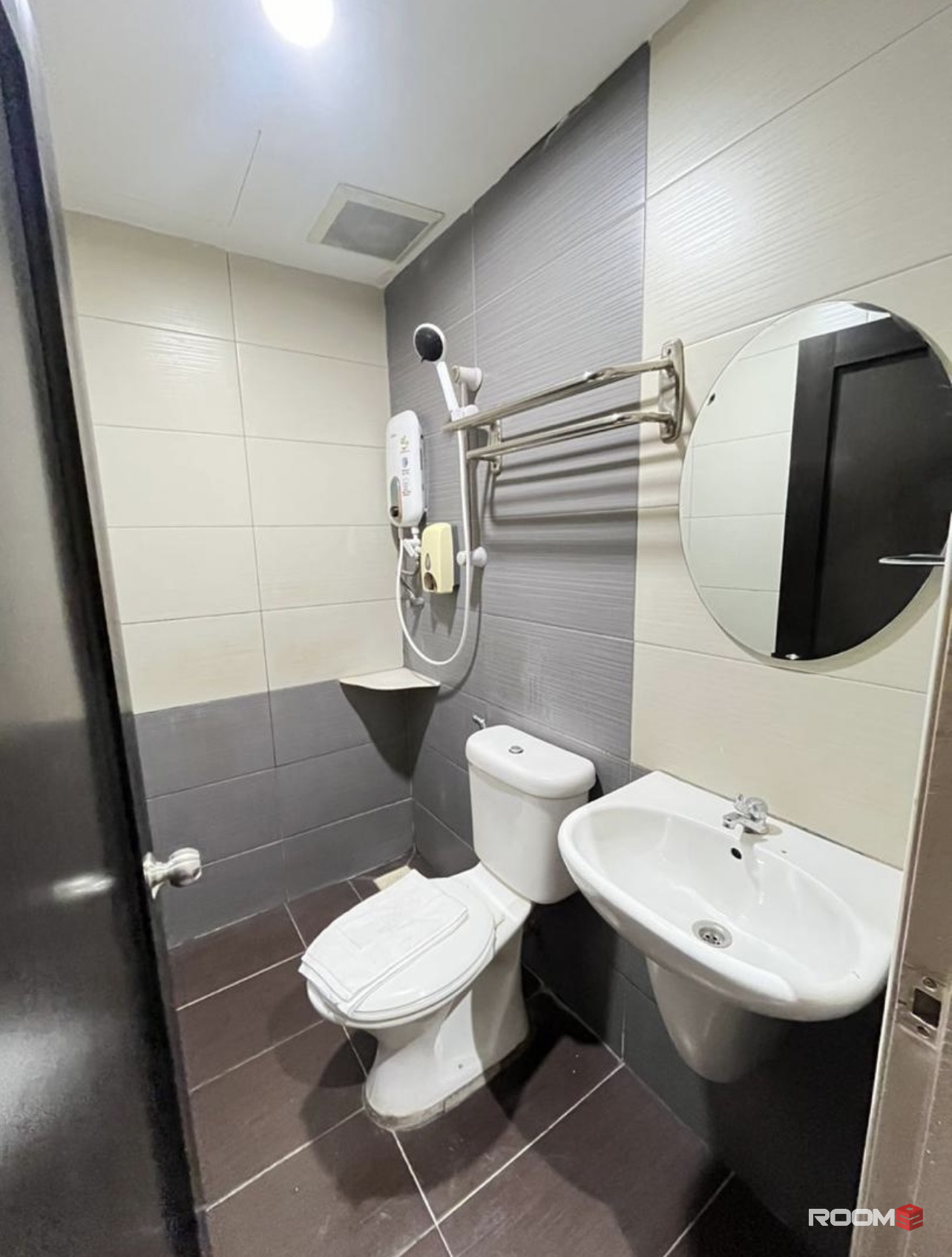 🤩Master Room at Damansara 🤩 ❗️Few Min to Sunway Pyramid & Sunway University ❗️immediately move in ❗️