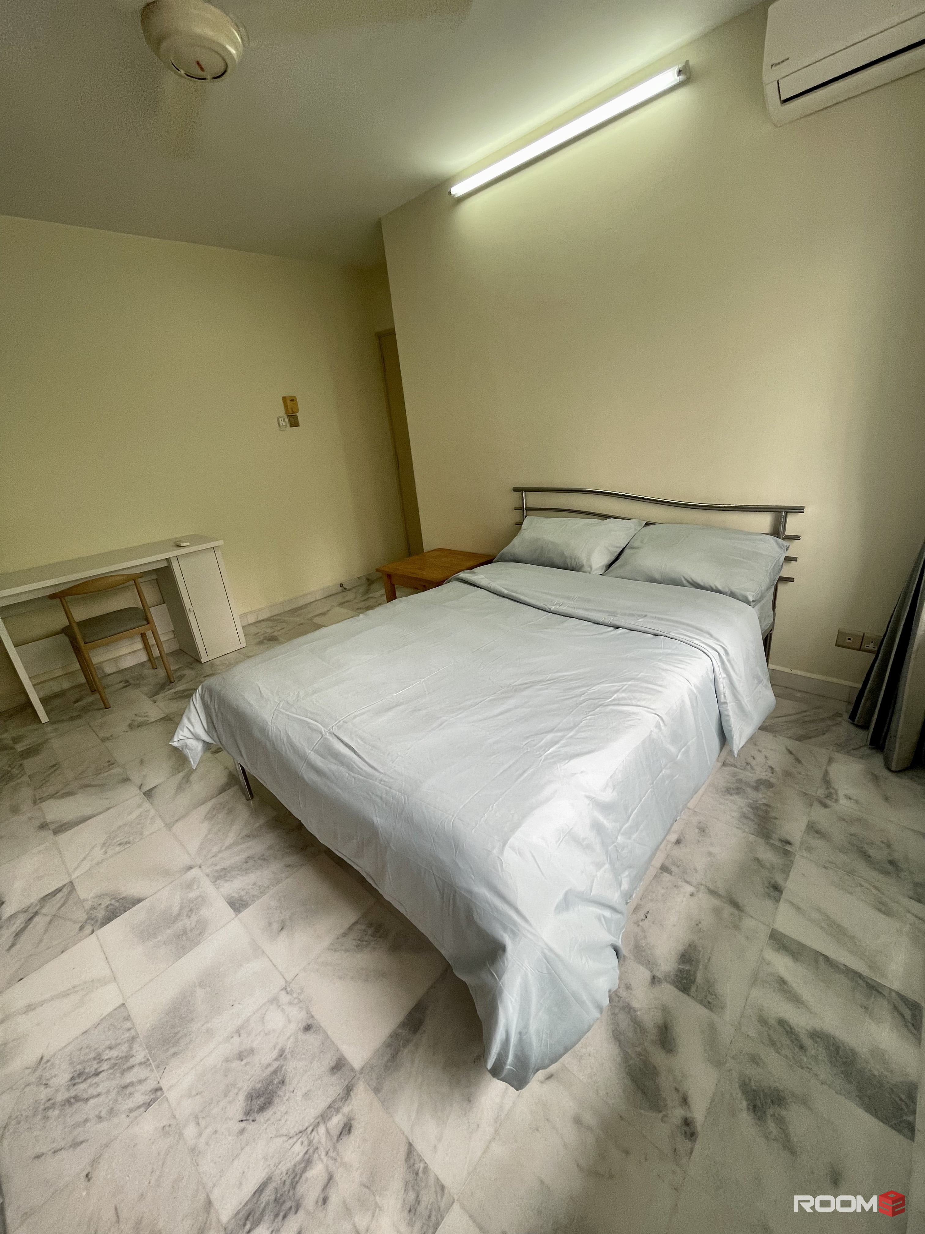 Walking distance to MRT (Bangsar) Room for Rent
