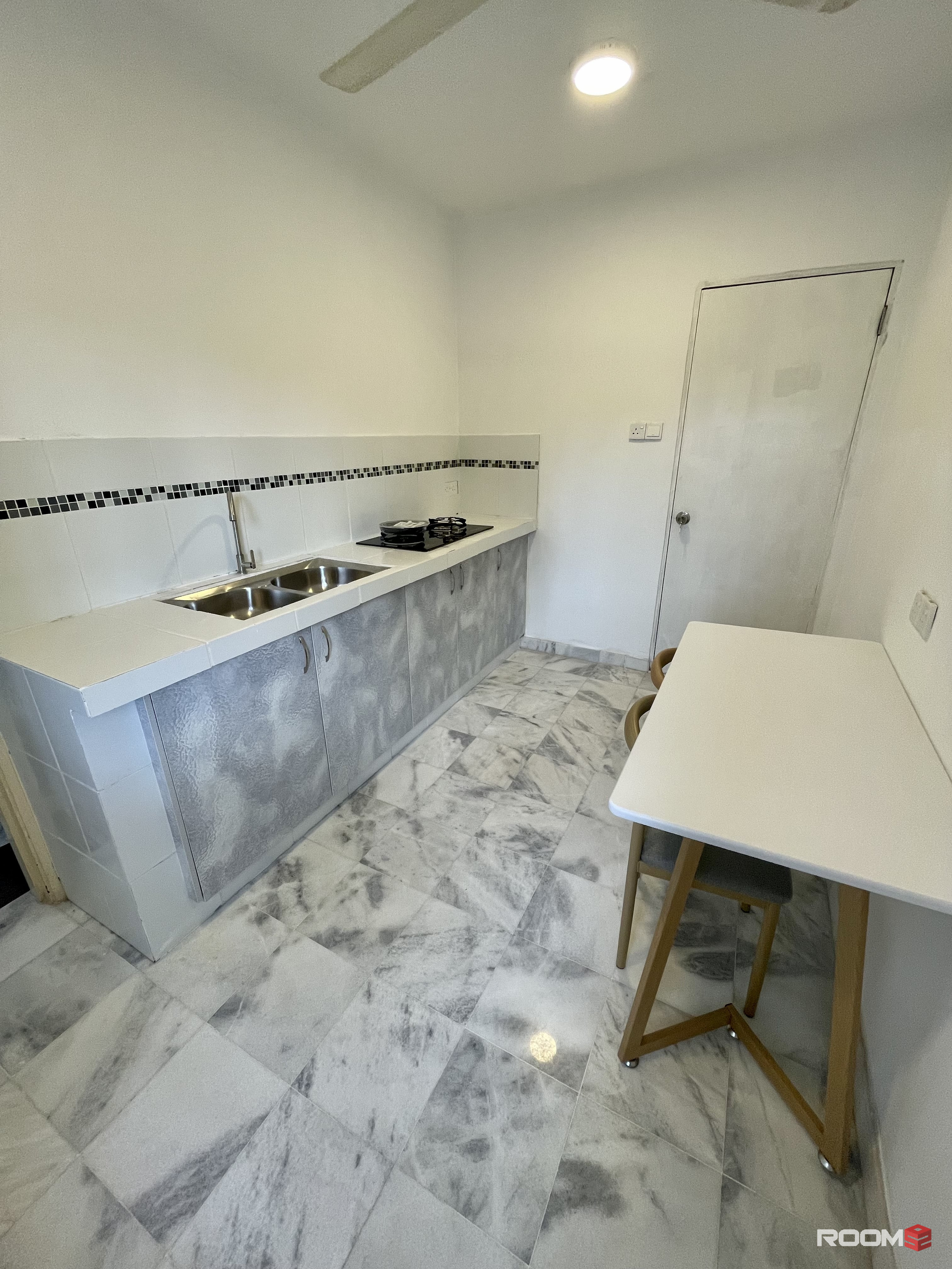 Walking distance to MRT (Bangsar) Room for Rent