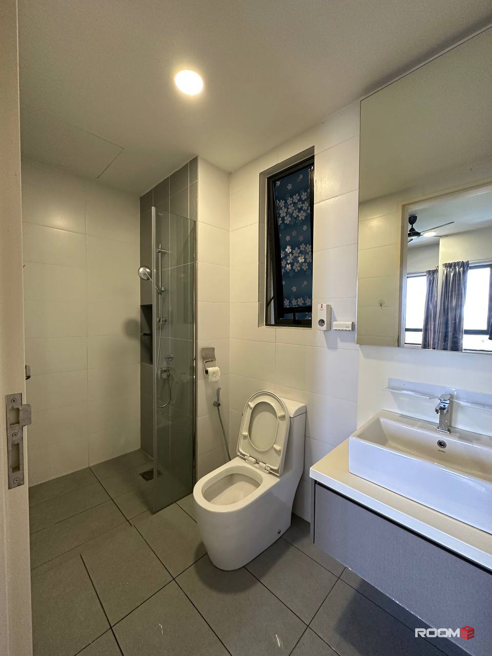 Premium Master Room w Fast WiFi 📶  w Monthly Cleaning 🧹@ The Petalz, Old Klang Road