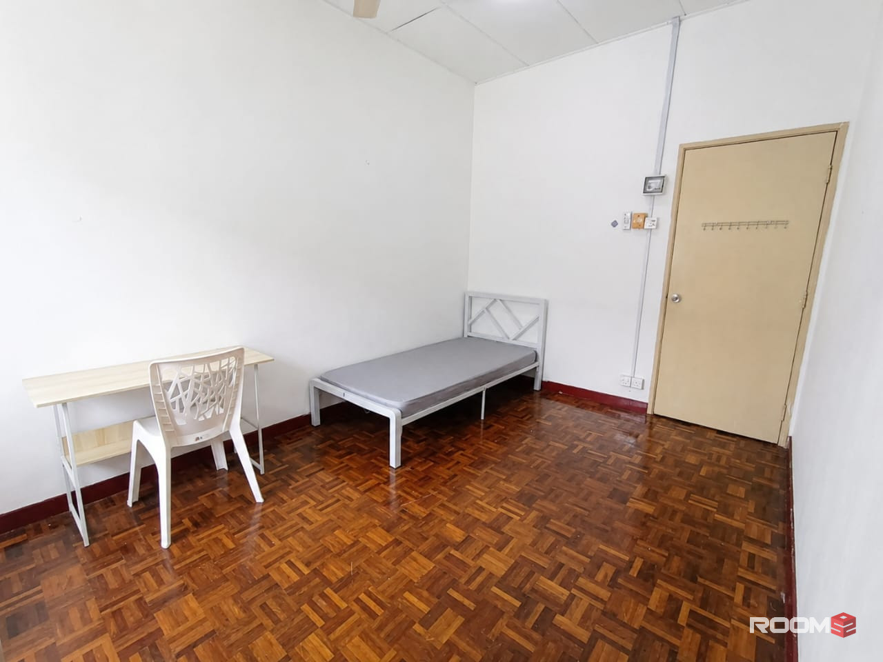 🚗 7 Mins To Econsave Bukit Kemuning 🛒 | Medium Room For Rent @ Kota Kemuning 🔥