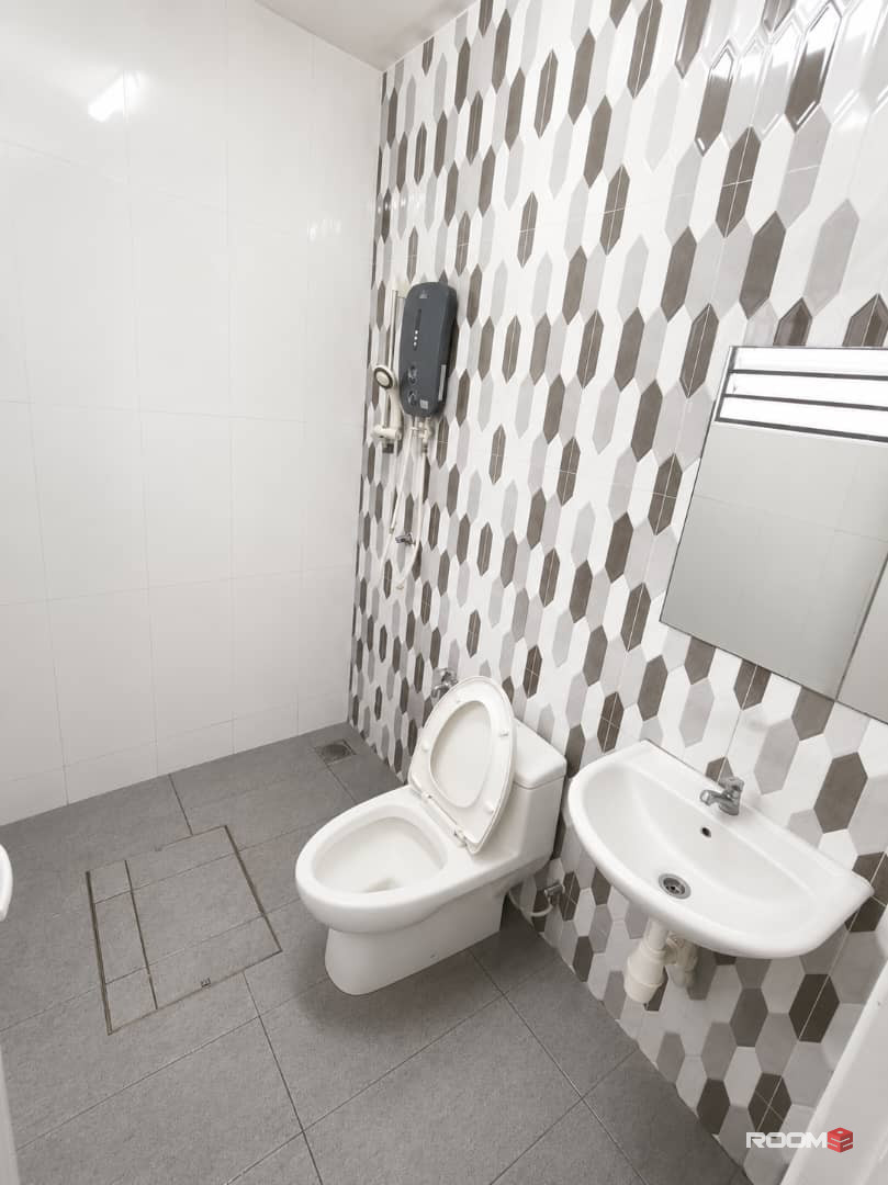 🚆 400m Walk to Kelana Jaya LRT🚶‍♂️ Medium Room @ SS24 PJ 🔥 Near Kelana Jaya Medical Centre 🏥 & Paradigm Mall 🛍️