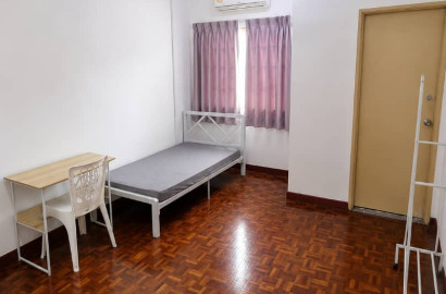 🚗 6 Mins To Econsave Bukit Kemuning 🛍️ | 🏡 Fully Furnished Medium Room @ Kota Kemuning 🔥