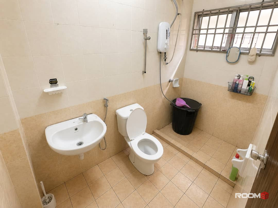 🚘 5 mins to AEON BiG Bukit Rimau 🛒 | 🚹 Male Unit Private Room For Rent @ Bukit Rimau ✨
