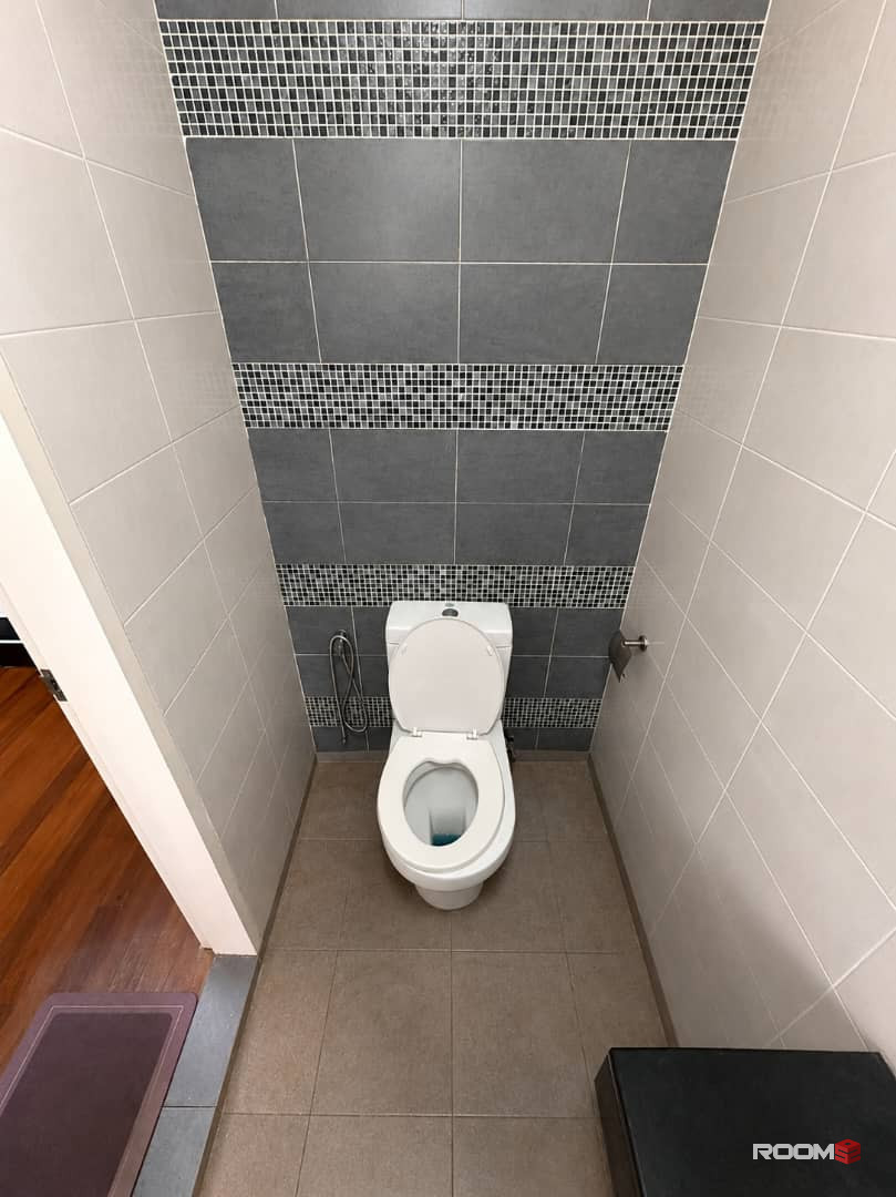 🏡 Medium Room with Private Bathroom @ Alam Impian | 🚗 5–8 mins to AEON BiG Seksyen 23 🛍️