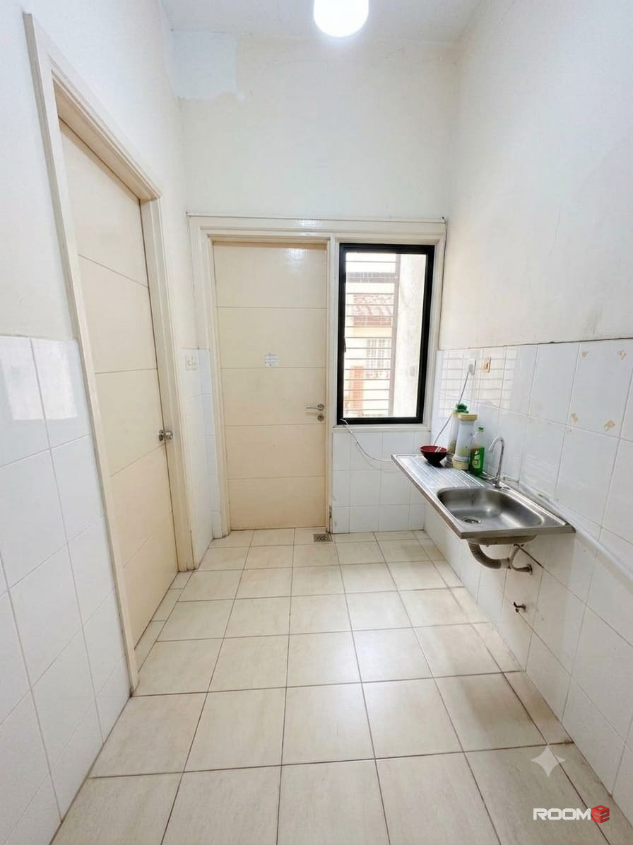 🏡 Spacious Master Room with Private Bathroom @ Alam Impian ❤️ | 🚗 5-7 Mins to AEON BiG Seksyen 23 🛍️🛒