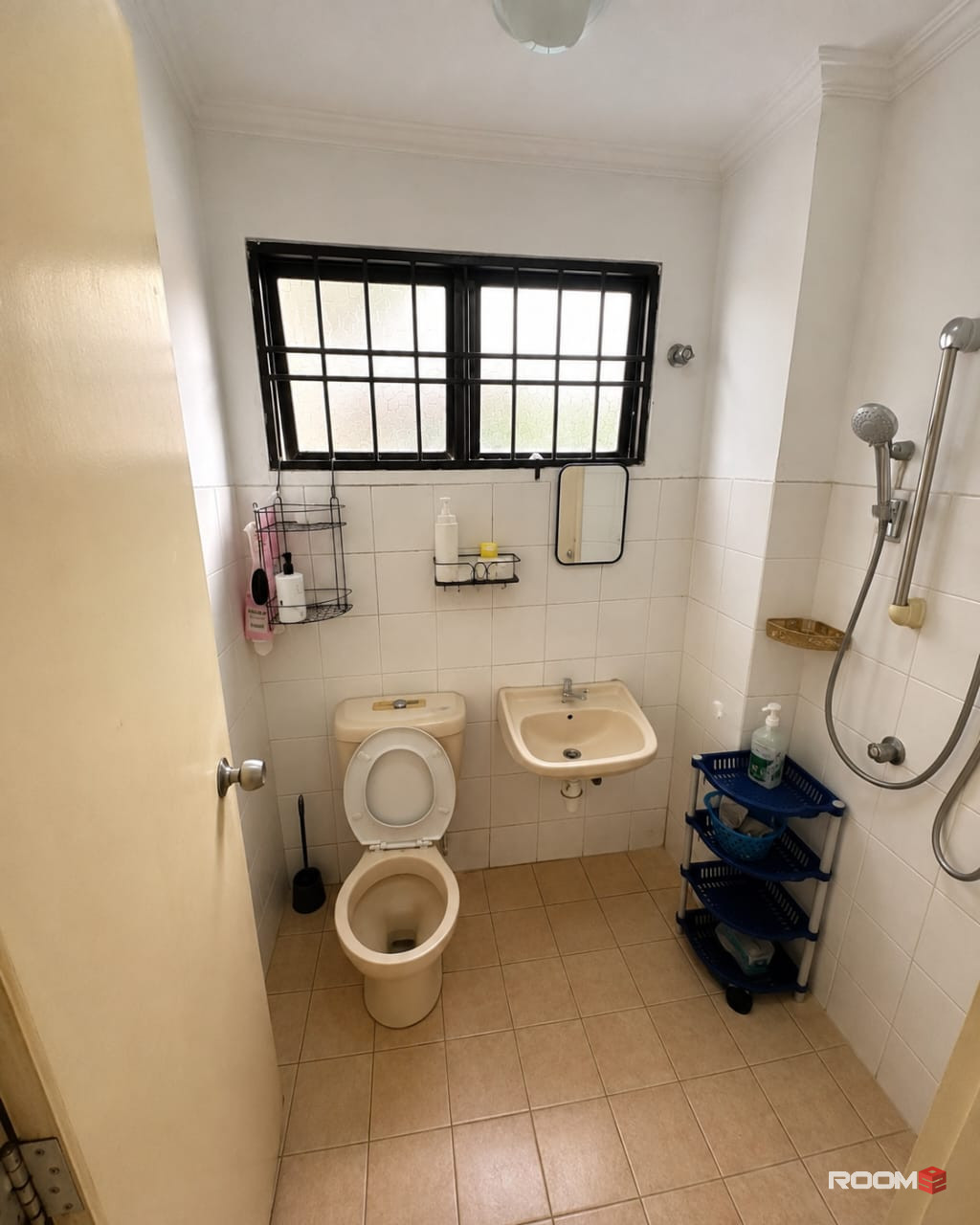 🏡 Medium Room For Rent @ Bandar Utama ❤️ | 🚗 4 Mins To Centre Point Bandar Utama 🛒🛍️