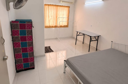 🏡 Spacious Medium Room For Rent @ Taman Sri Jaromas ❤️ | 🚗 3 Mins To Econsave Jenjarom 🛍️