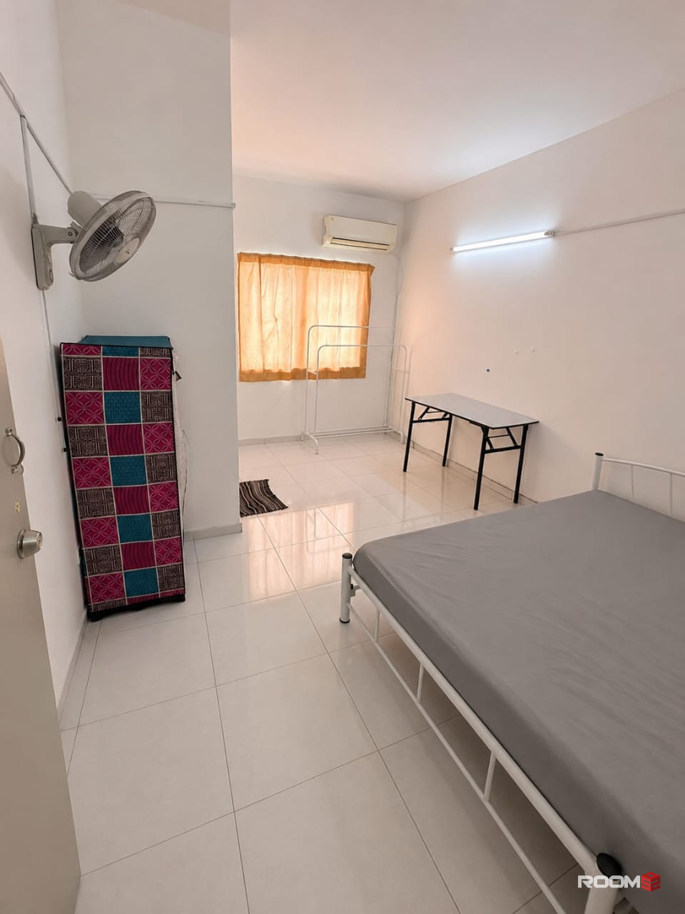 🏡 Spacious Medium Room For Rent @ Taman Sri Jaromas ❤️ | 🚗 3 Mins To Econsave Jenjarom 🛍️