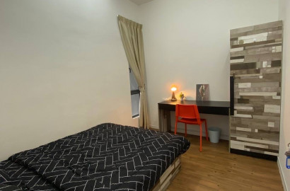 Deluxe Single Room w Queen Bed ⭐️ FREE Utilities 📶  @ Utropolis Glenmarie