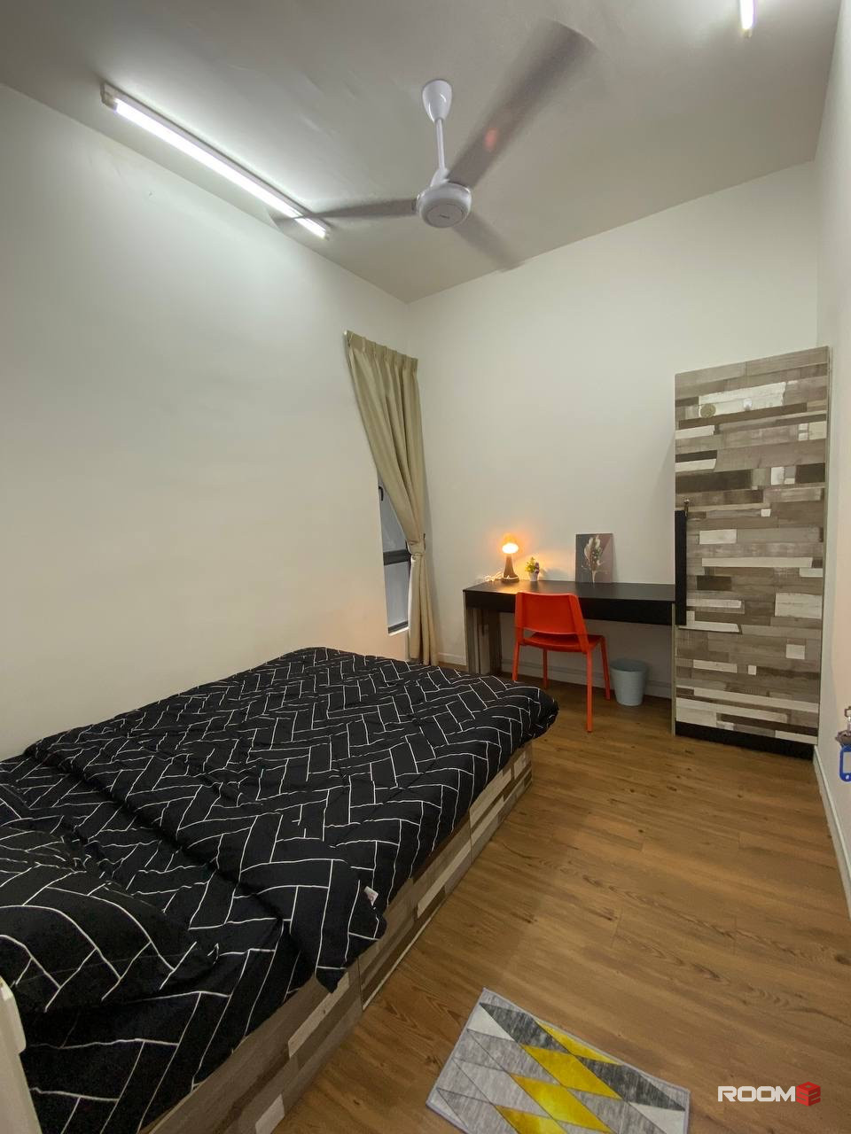 Deluxe Single Room w Queen Bed ⭐️ FREE Utilities 📶  @ Utropolis Glenmarie