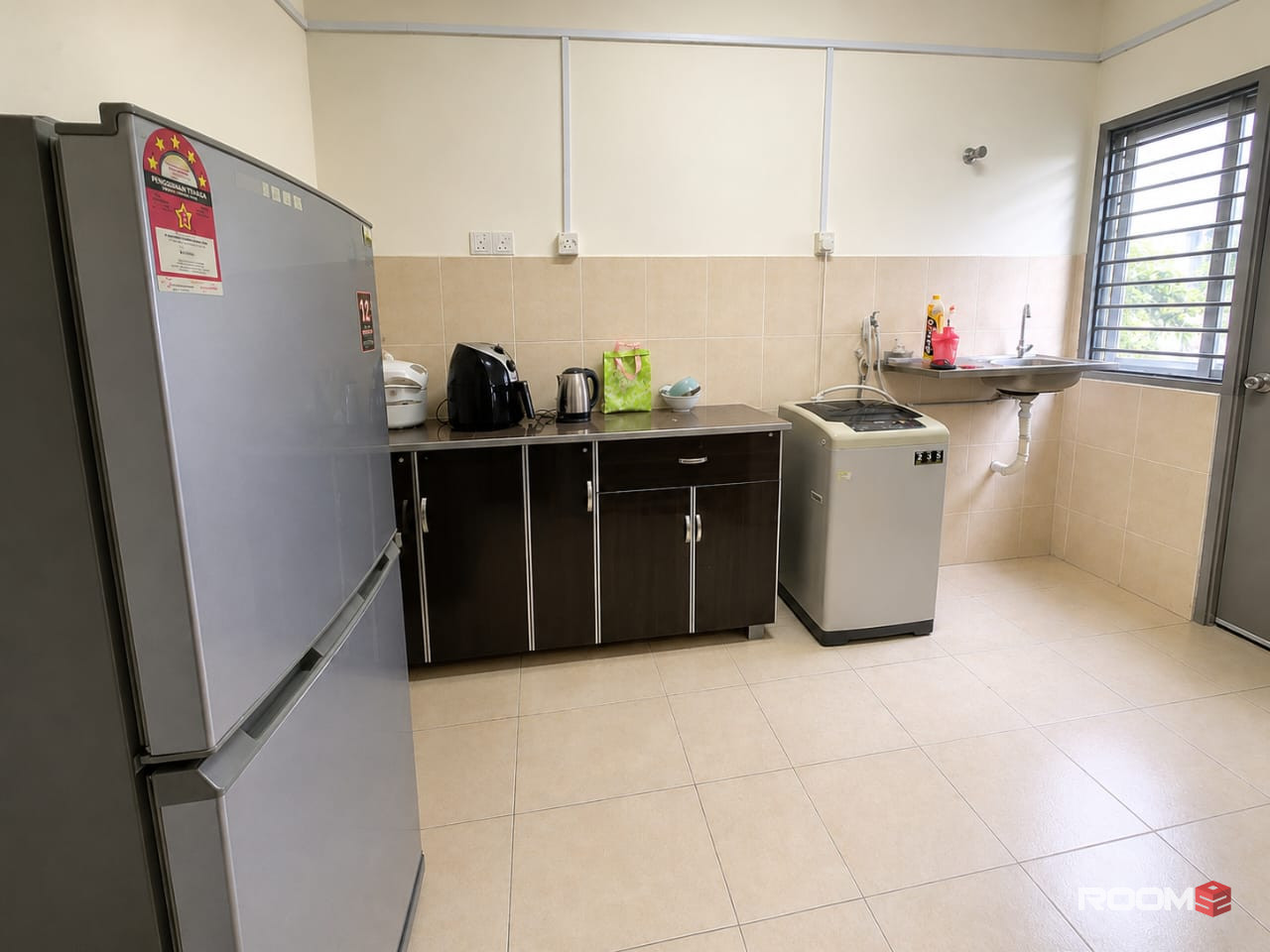 🔥 Budget Room for Rent @ Bukit Rimau | 🚗 Near AEON BiG Bukit Rimau 🛍️ & Columbia Asia Hospital 🏥