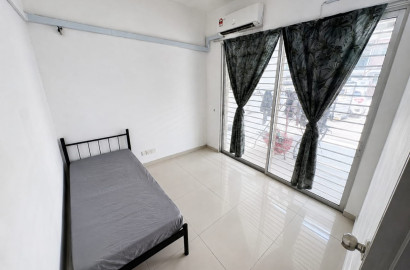 🚗 Cozy Room Near GM Klang & AEON Mall Bukit Tinggi 🛒🛍️ | Bright Room with Natural Lighting ☀️ | Aircond + Free WiFi
