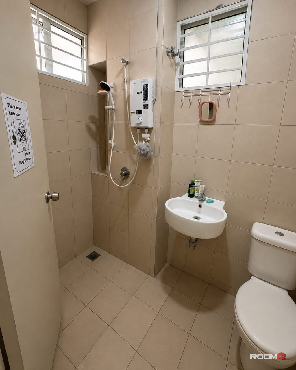 🏡 Medium Room For Rent @ Bandar Botanik ❤️ | 🚗 Near AEON Bukit Tinggi & Lotus Klang 🛒🛍️✨