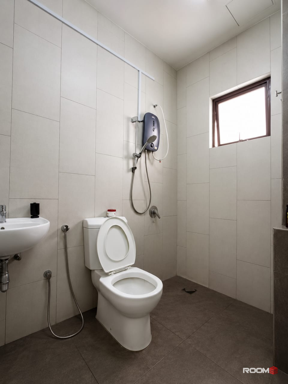 🏡  Medium Room For Rent @ Setia Alam | 🚗 4 Mins To Setia City Mall & Setia City Convention Centre