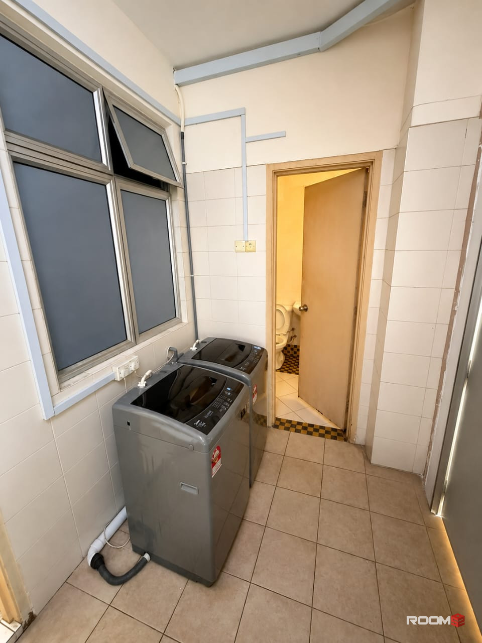 🏠 Balcony Room For Rent @ Kemuning Utama 🌟 | 🚗 Near Gamuda Walk Mall & Columbia Asia Hospital Bukit Rimau