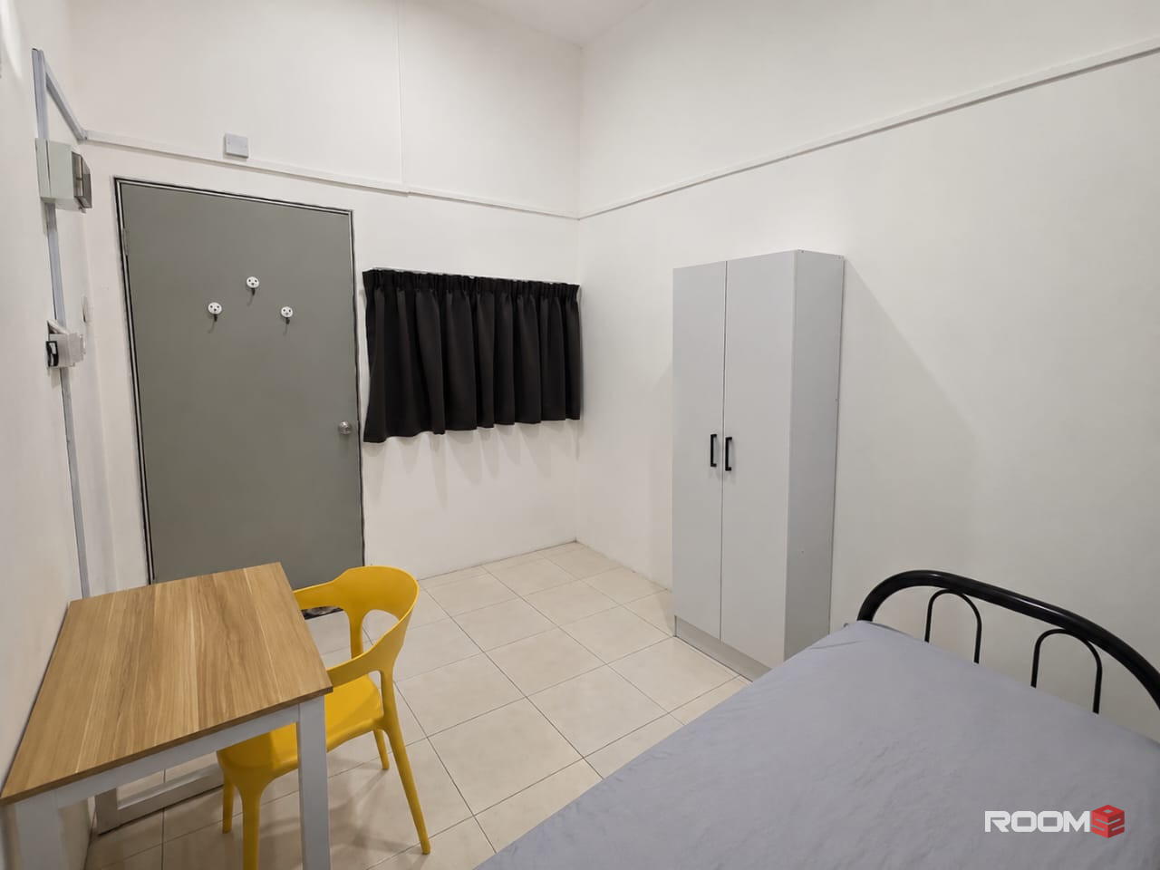 🚗 5 Mins To Giant Hypermarket Kemuning Utama 🔥 | 🏡 Spacious Room For Rent @ Kota Kemuning | ❄️ Aircond + Free WiFi 📶
