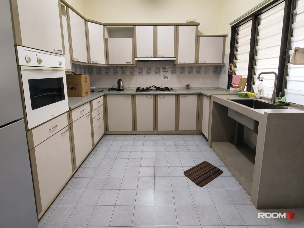 🏡 Fully Furnished Room For Rent @ USJ 11, Subang Jaya 🌈 | 🚗 Near Taipan Business Centre & Main Place Mall 🛒🛍️✨