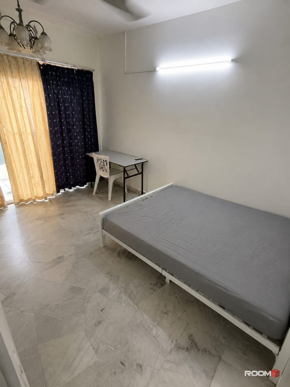 🚗 Near Taipan Business Centre & Main Place Mall 🛒🛍️✨ | 🏡 Bright Room For Rent @ USJ 11, Subang Jaya 🌈