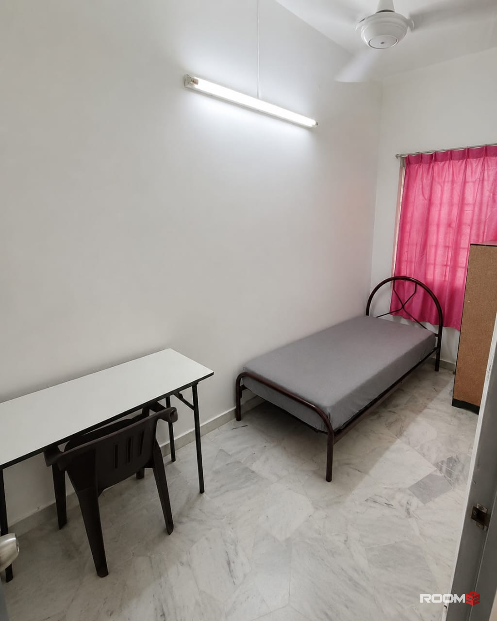 🏡 Window Room For Rent @ USJ 11, Subang Jaya 🌈 | 🚗 Near USJ Taipan, Main Place Mall & Da Men Mall 🛒🛍️✨