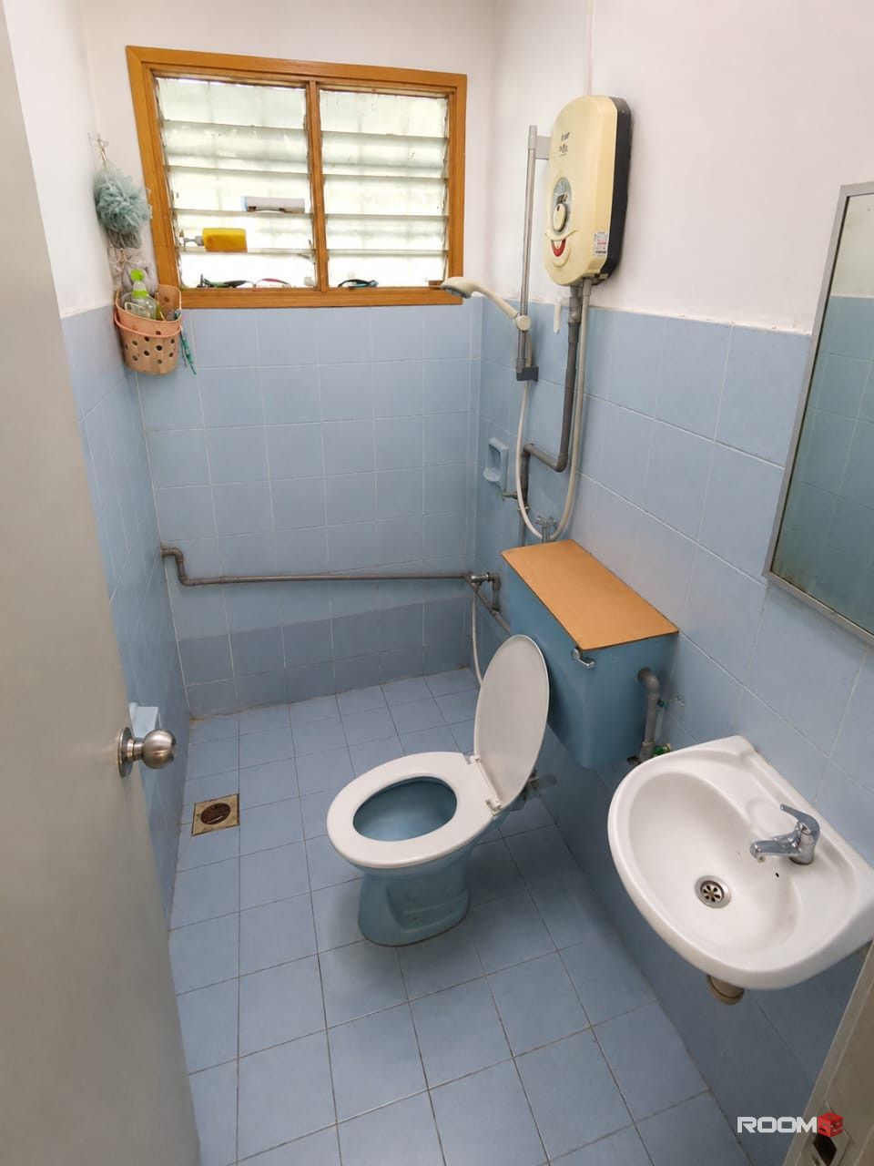 🏡 Window Room For Rent @ USJ 11, Subang Jaya 🌈 | 🚗 Near USJ Taipan, Main Place Mall & Da Men Mall 🛒🛍️✨