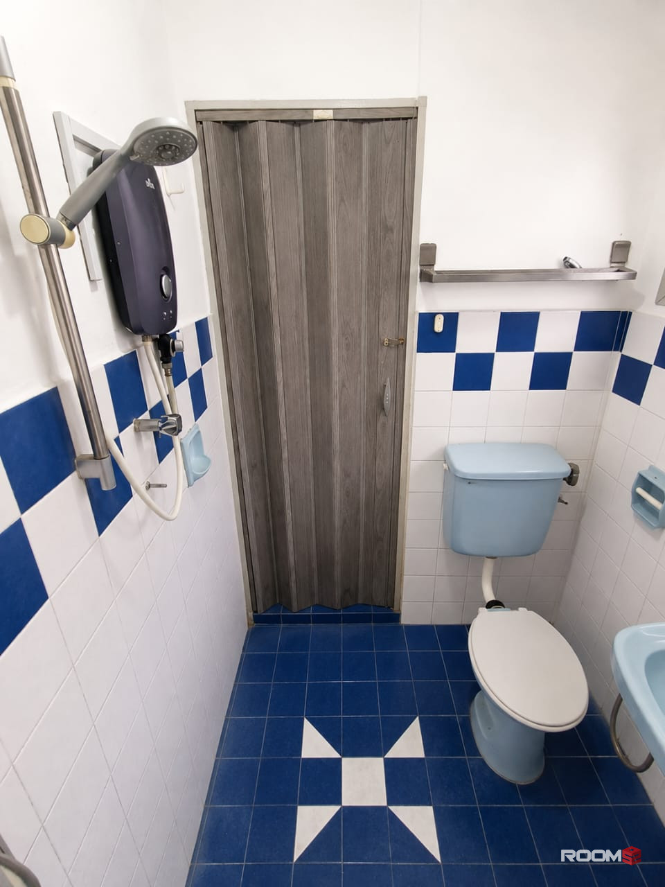 🏡 Medium Room For Rent @ USJ 13, Subang Jaya |🚶🏻‍➡️550m Walk to Wawasan LRT Station 🚆