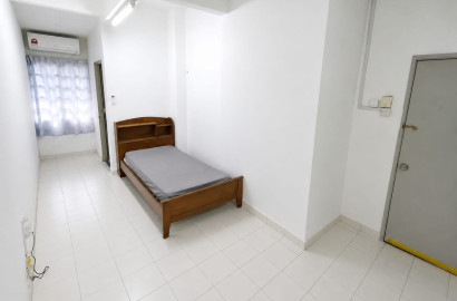 🚶🏻‍➡️ 550m to Wawasan LRT Station 🚆 | 🏡 Spacious Medium Room For Rent @ USJ13, Subang Jaya 🔥