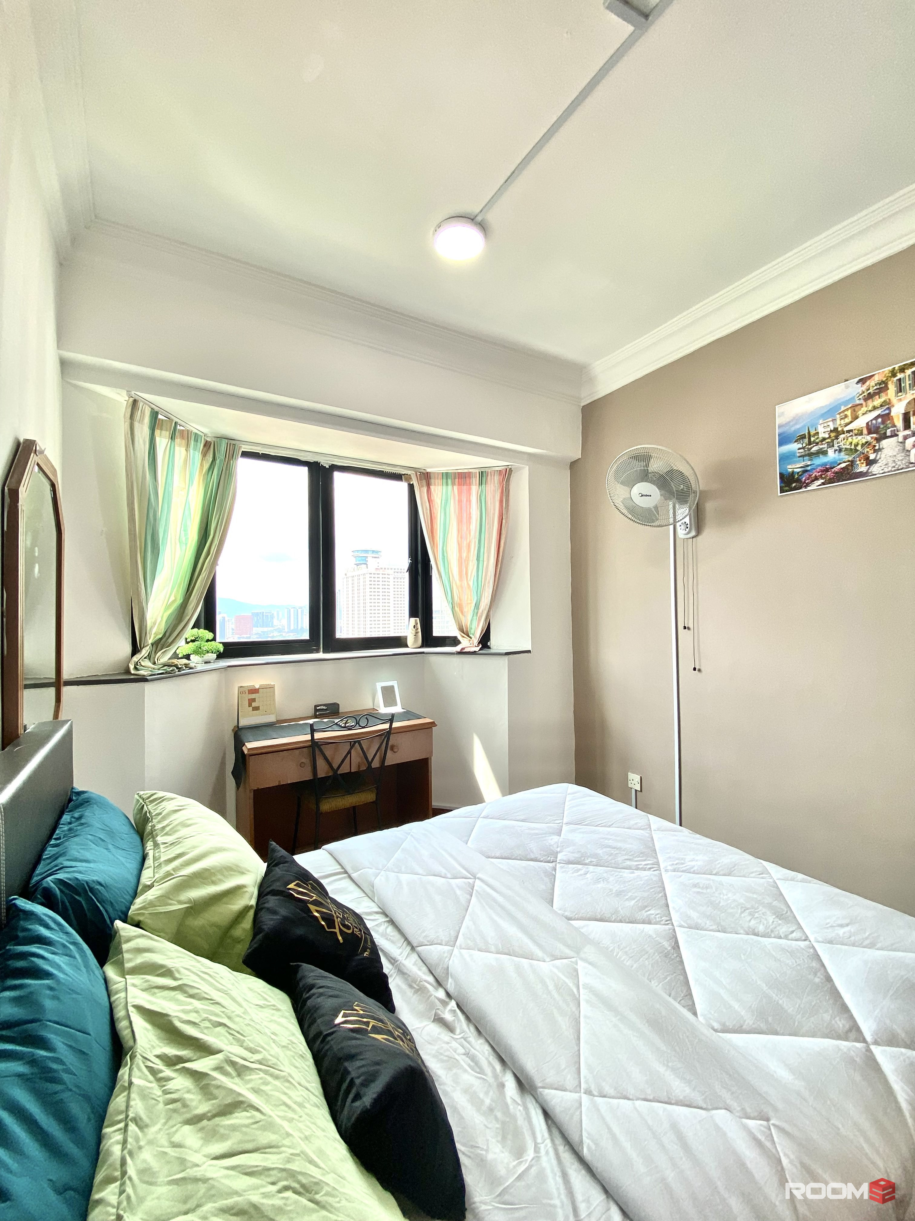 [LUXURY FEMALE MEDIUM ROOM] 3 Mins walk to LRT PWTC & Sunway Putra Mall @Bistari Condominium PWTC [KL City Centre Area]
