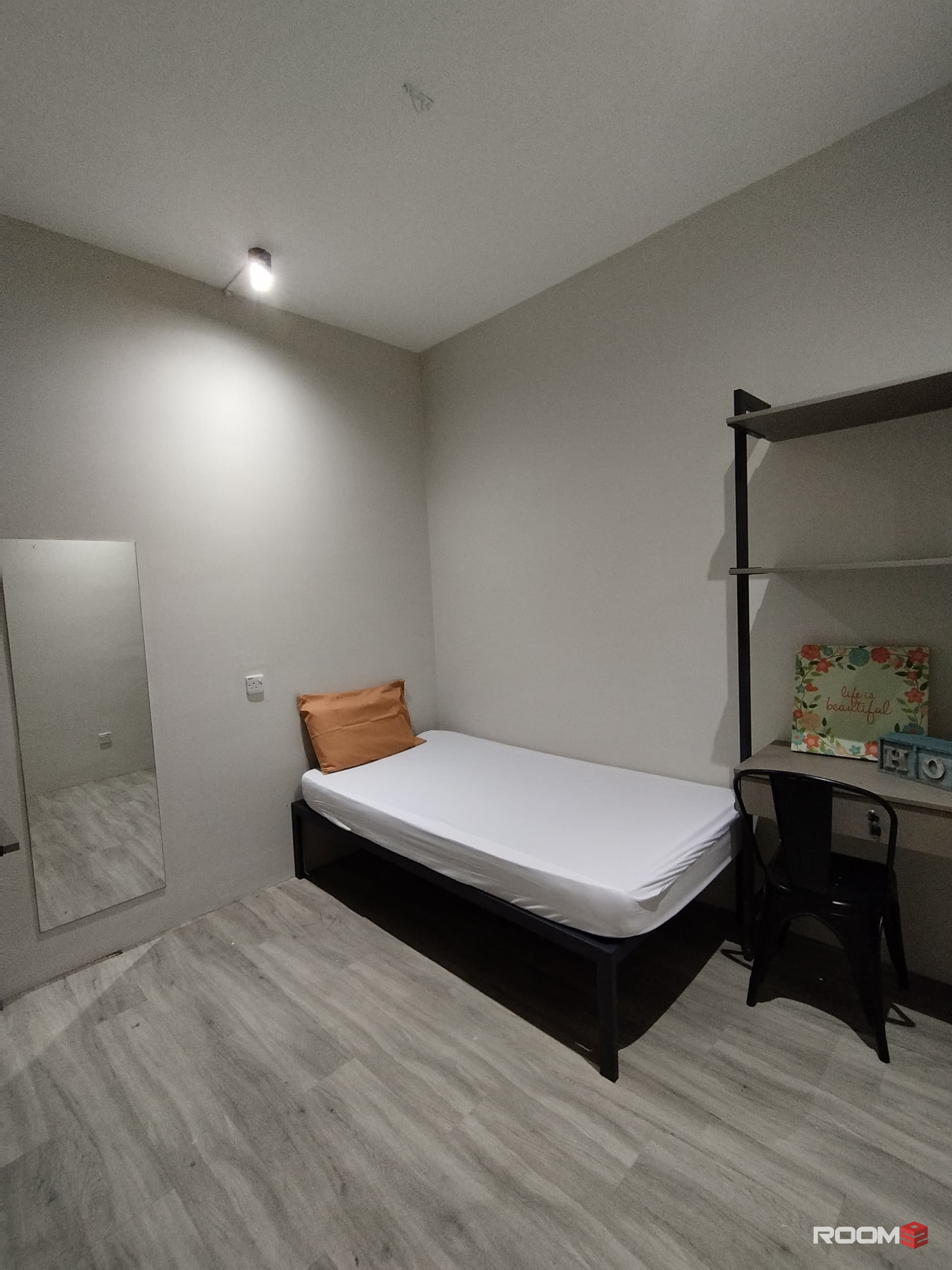 🌟 Zero Deposit Offer! 🚫💰 Fully Furnished Room with Shared Toilet at USJ 21! 🏡 Don't Miss Out, Book Now!