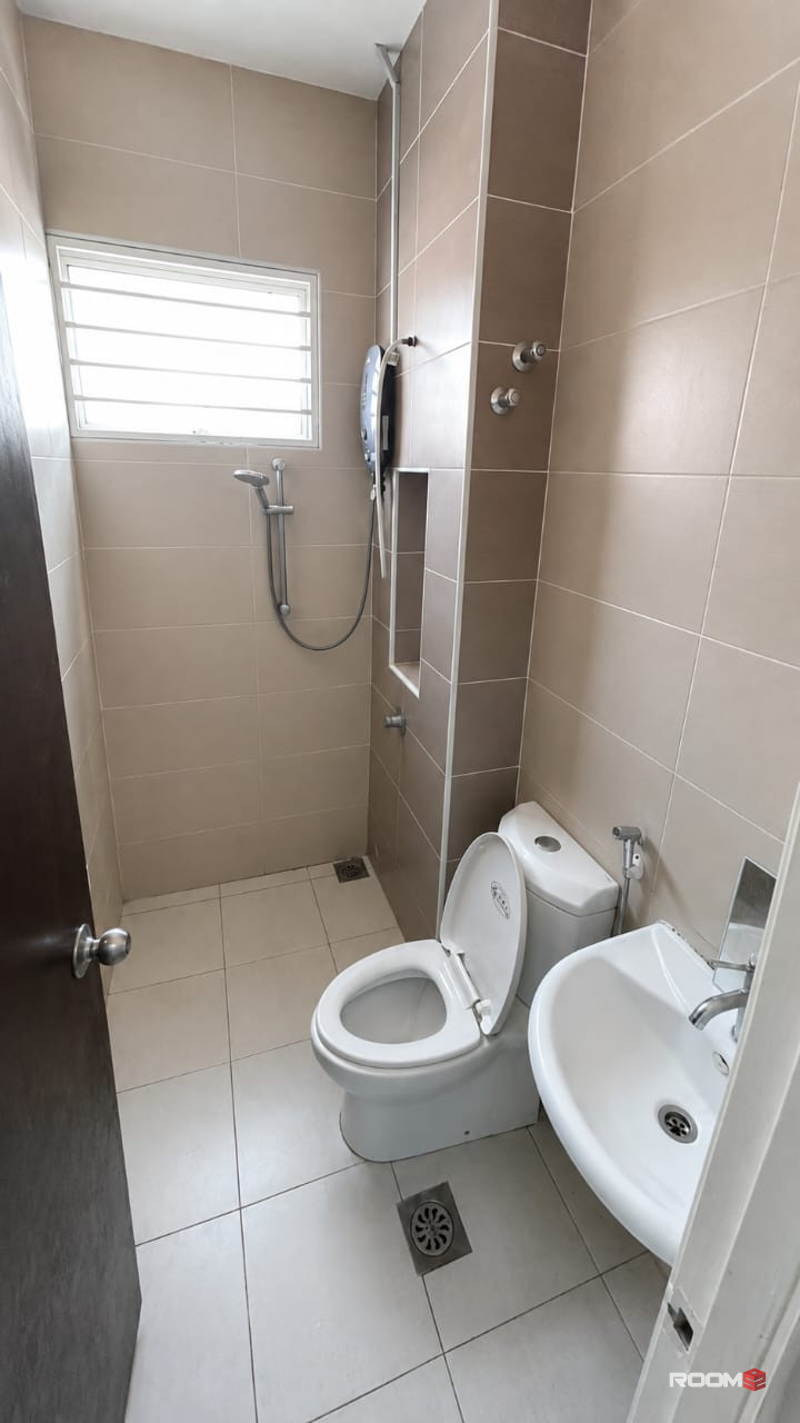 🏡 Setia Alam Room For Rent | 🚿 Private Bathroom + 🍃 Window + ❄️ Aircond  | 🚗 5 Mins To Lotus's Setia Alam 🌟