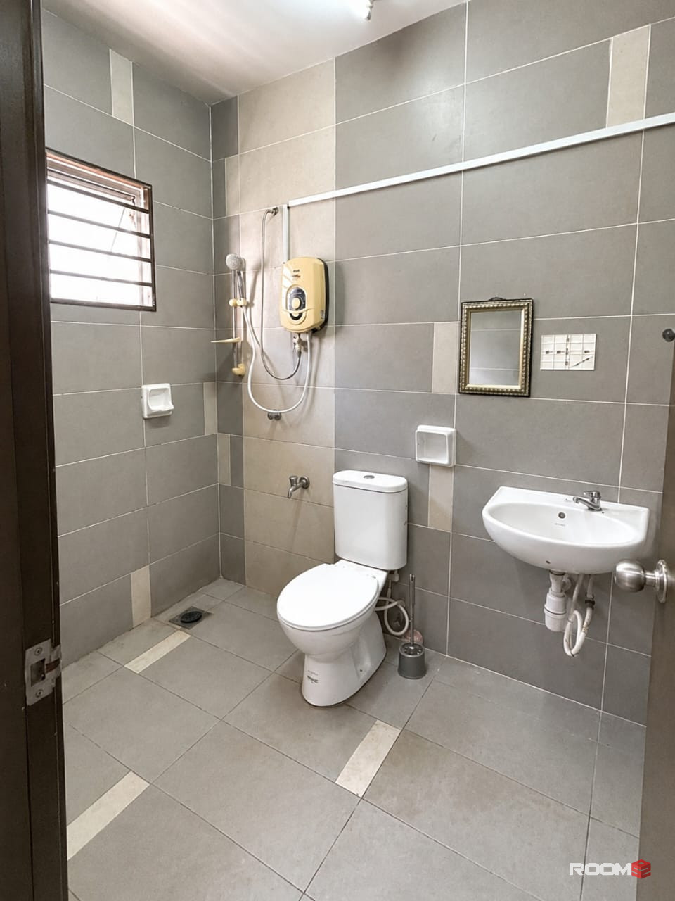 🏠 Room With Private Bathroom @ Bandar Puteri Klang | 🚗 Near AEON Bukit Tinggi & GM Klang 🛒