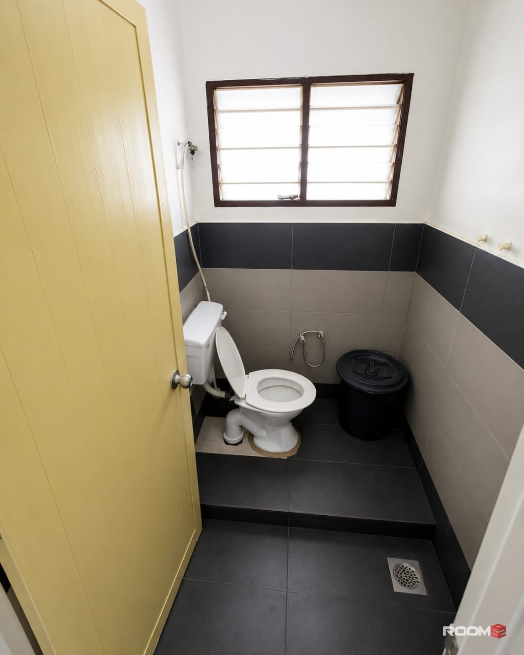 🏡 Medium Room For Rent @ Damansara Jaya | 🚗 Near The Starling Mall & 3 Damansara Mall 🛒🛍️✨
