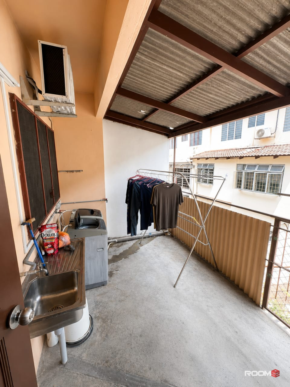 🏡 Medium Room For Rent @ Damansara Jaya | 🚗 Near The Starling Mall & 3 Damansara Mall 🛒🛍️✨