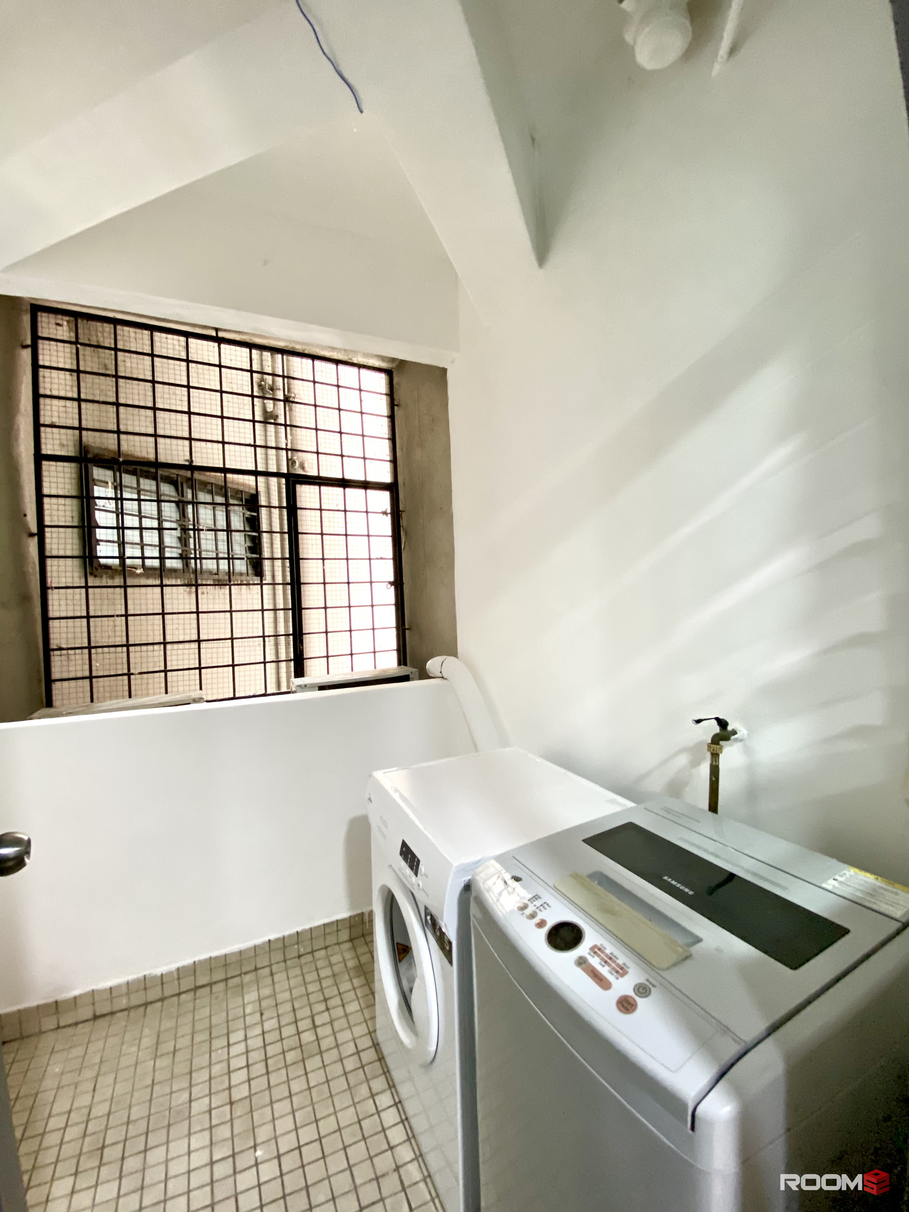 [LUXURY FEMALE MEDIUM ROOM] 3 Mins walk to LRT PWTC & Sunway Putra Mall @Bistari Condominium PWTC [KL City Centre Area]