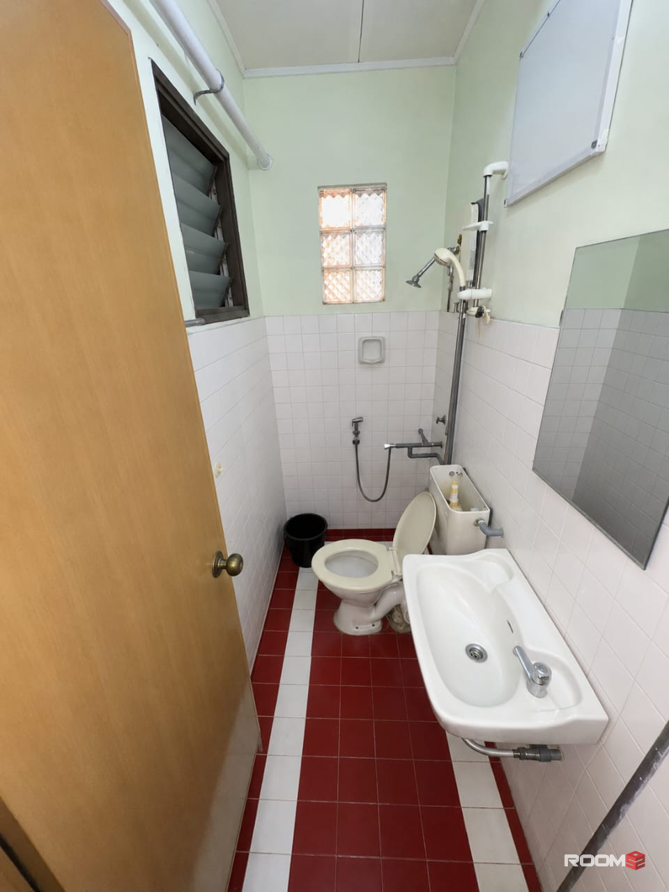 🚗 4 Mins to Atria Shopping Gallery 🛒🛍️ | 🏠 Medium Room For Rent @ Damansara Jaya SS22 🔥