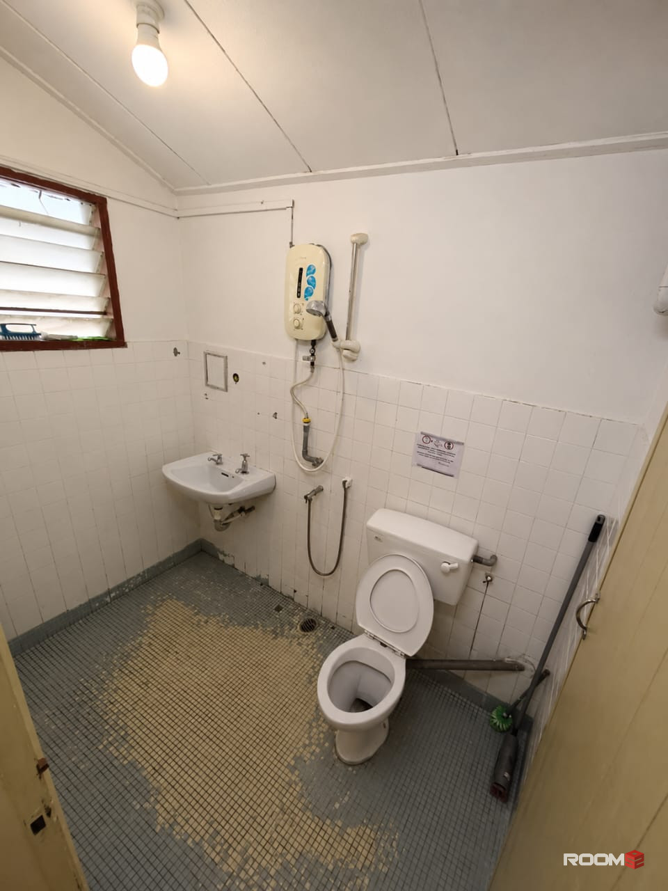 🏡 Medium Room For Rent @ SS20 Damansara Utama | 🚗 Near Damansara Uptown & The Starling Mall 🛍️🛒