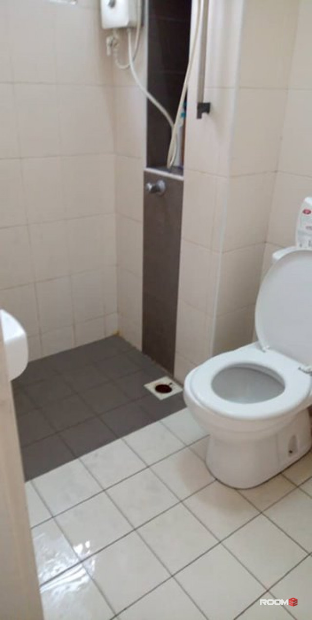 📞🏠💻 Room For Rent at Taman Sea with Maintenance Provided & Wifi 💡🌐  📍 Location: Petaling Jaya, nearby MRT and LRT