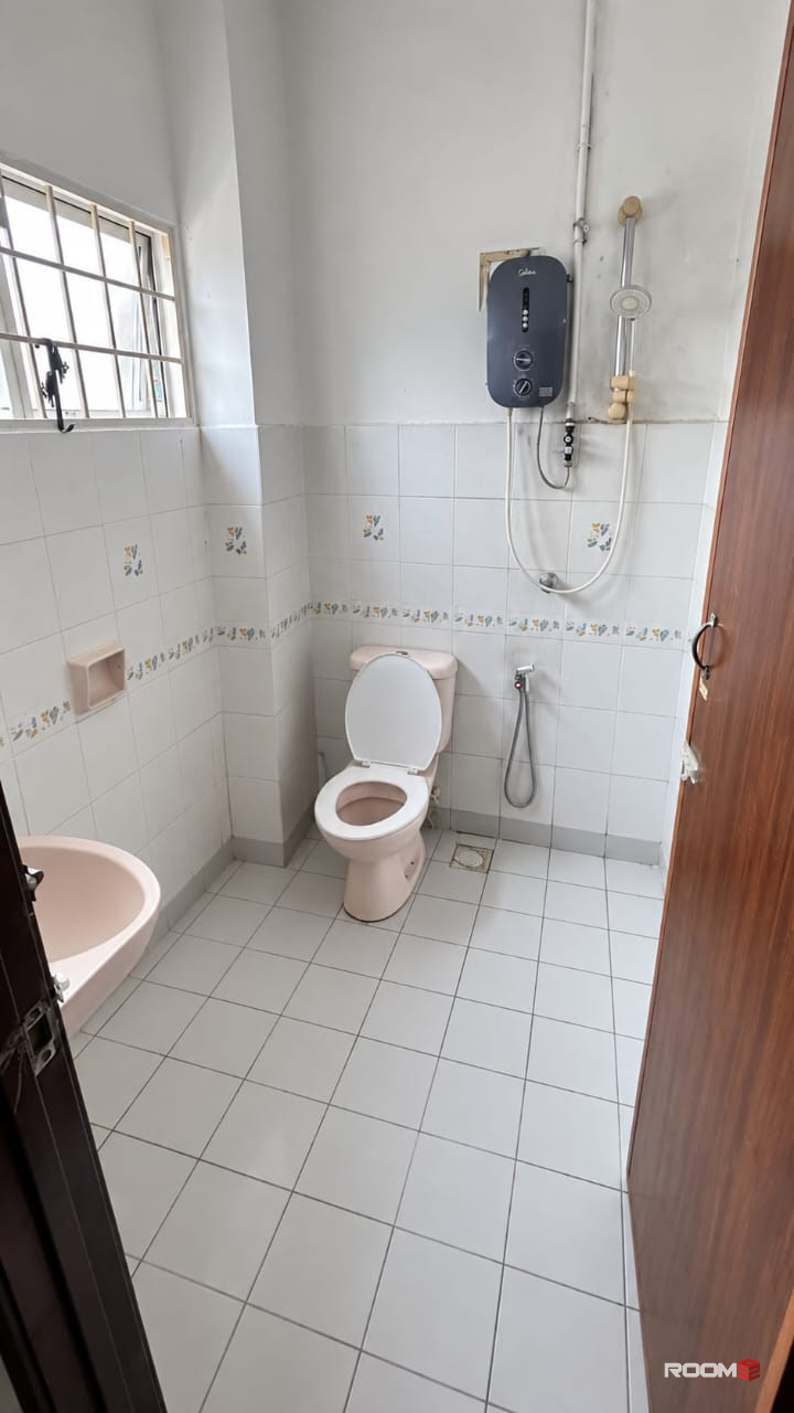 🏡 Spacious Room For Rent @ Puchong Jaya | 🚗 Near IOI Mall Puchong 🛒🛍️✨