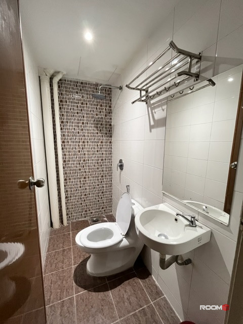 🏨 No Deposit! Room Rent at Damansara Inn, Damansara Jaya.  🛋️ Fully Furnished. Prime Location. 📞 Book Now!