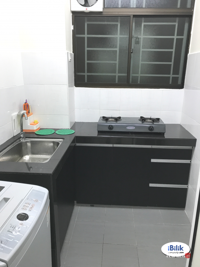 🌬️🏠 Looking for a cool and comfortable room to rent in Bandar Puchong Jaya? We have the perfect option for you! 🛌💨💻