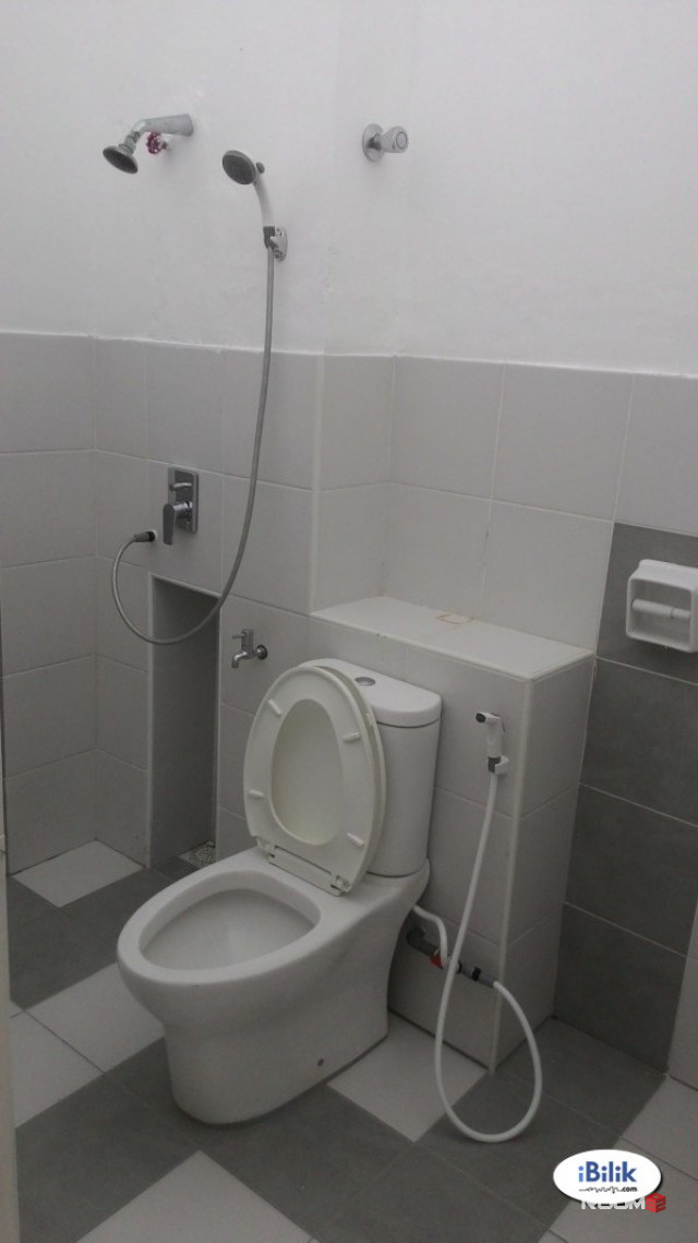 🌬️🏠 Looking for a cool and comfortable room to rent in Bandar Puchong Jaya? We have the perfect option for you! 🛌💨💻