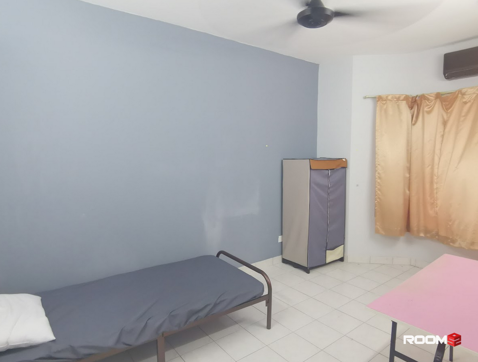 🌬️🏠 Looking for a cool and comfortable room to rent in Bandar Puchong Jaya? We have the perfect option for you! 🛌💨💻